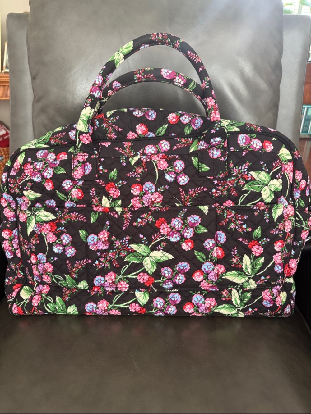 Vera Bradley Iconic Weekender Retired Pattern Winter Berry Travel Bag NWOT - Picture 2 of 3